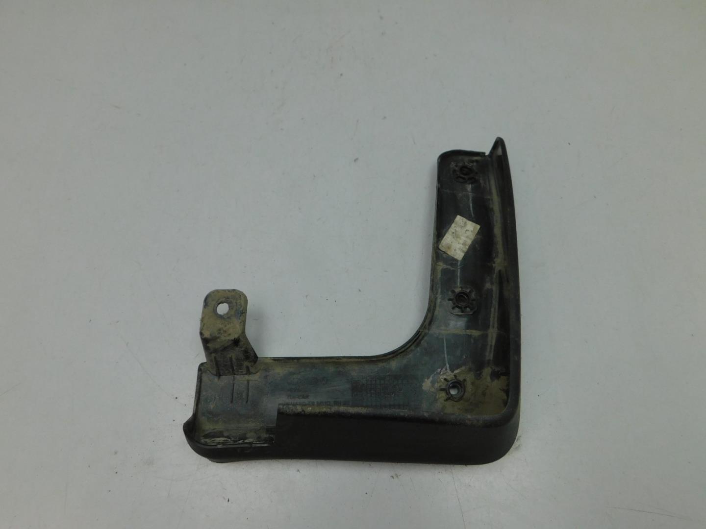 Брызговик передний правый