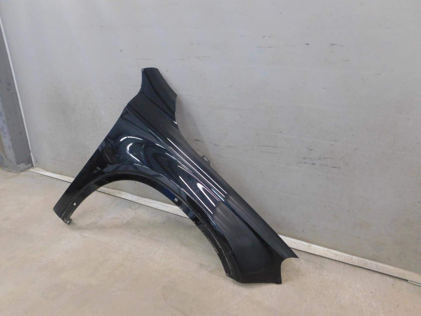 Крыло переднее правое