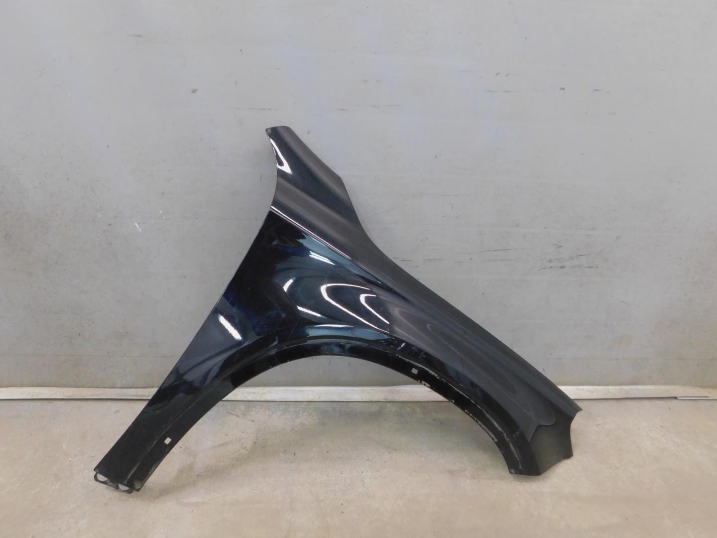 Крыло переднее правое