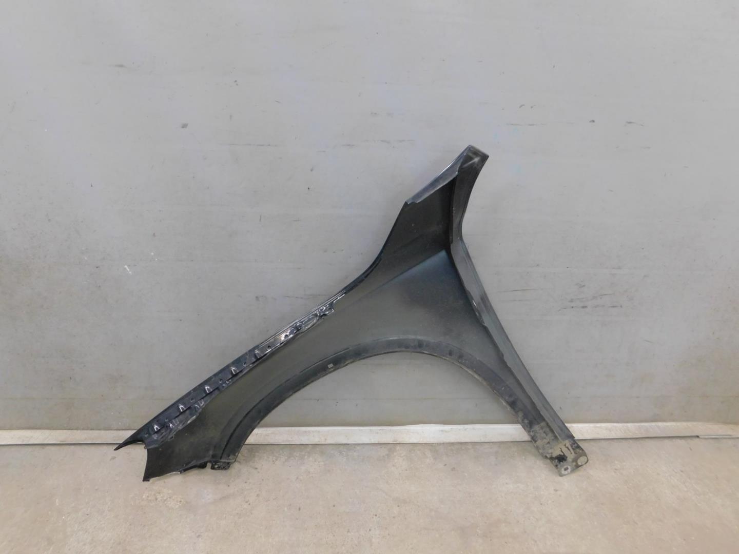 Крыло переднее правое