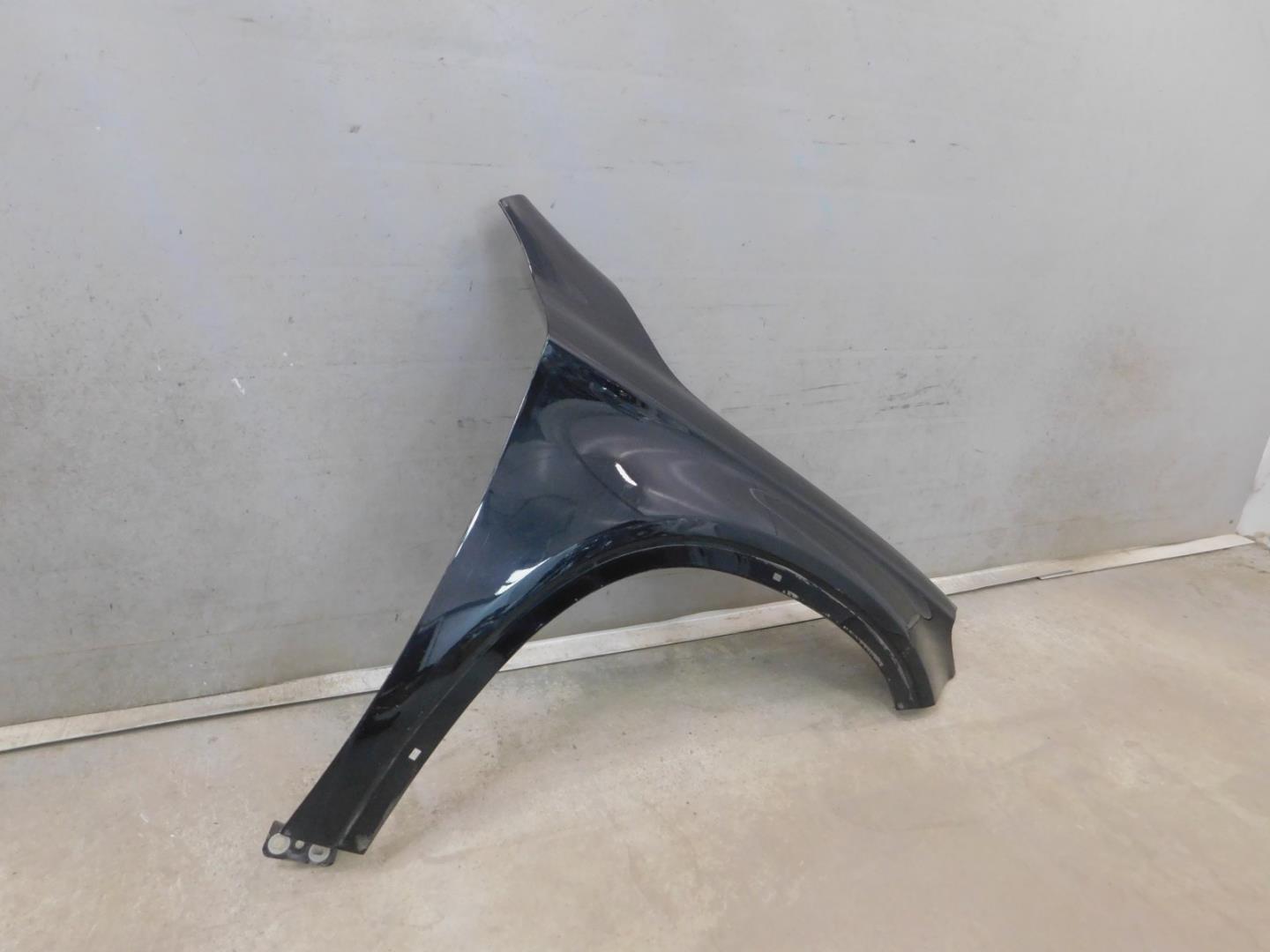 Крыло переднее правое