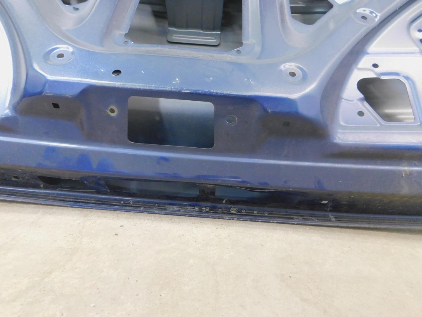 Дверь багажника