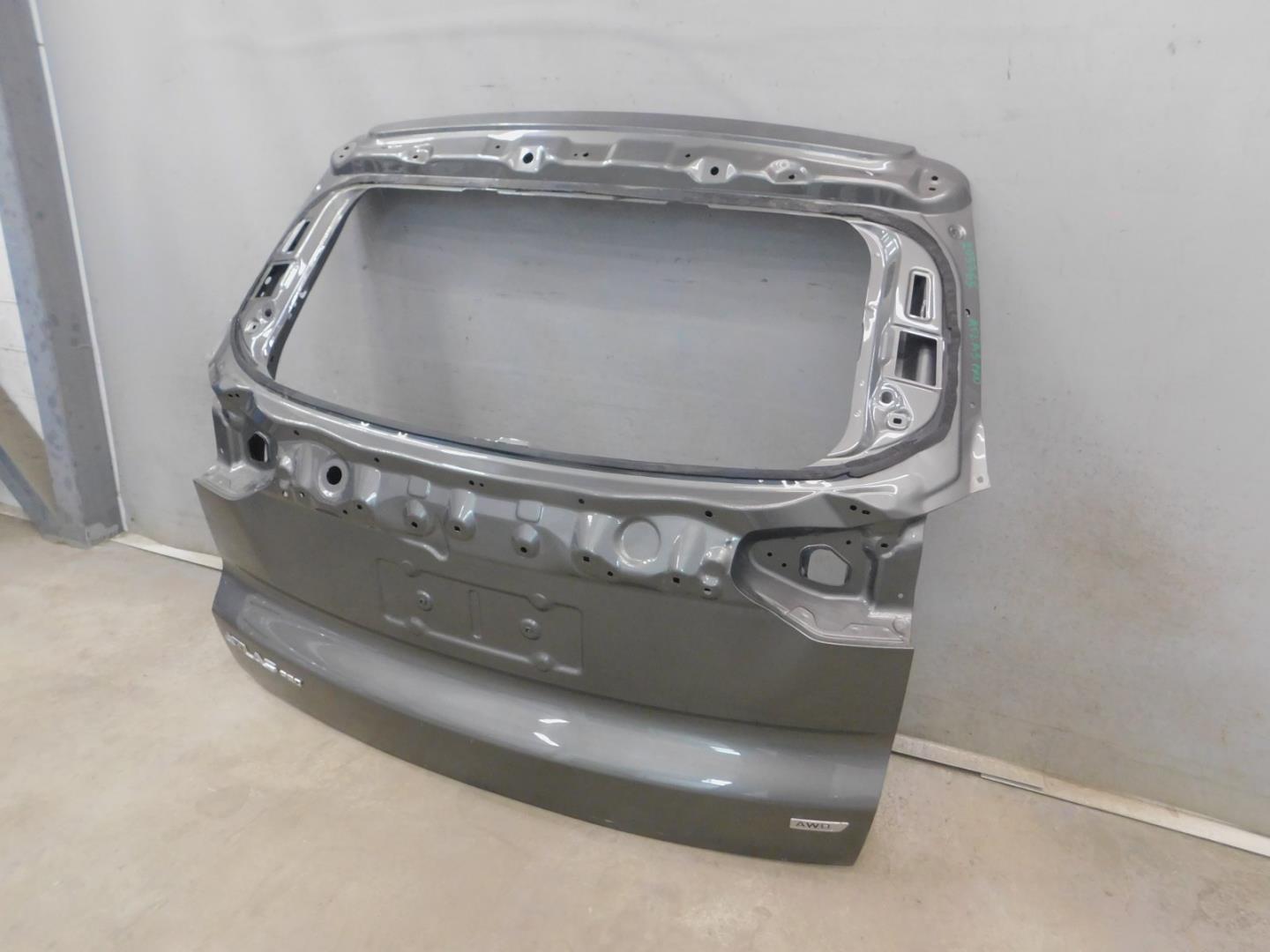 Дверь багажника