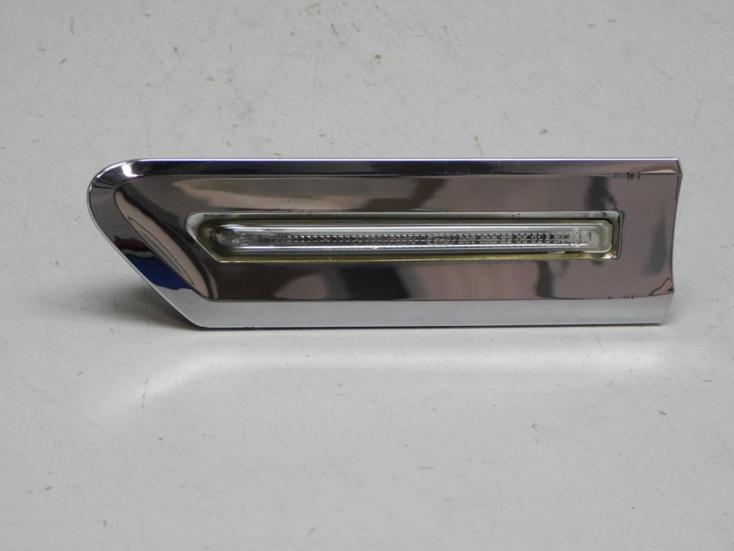 Повторитель поворота белый