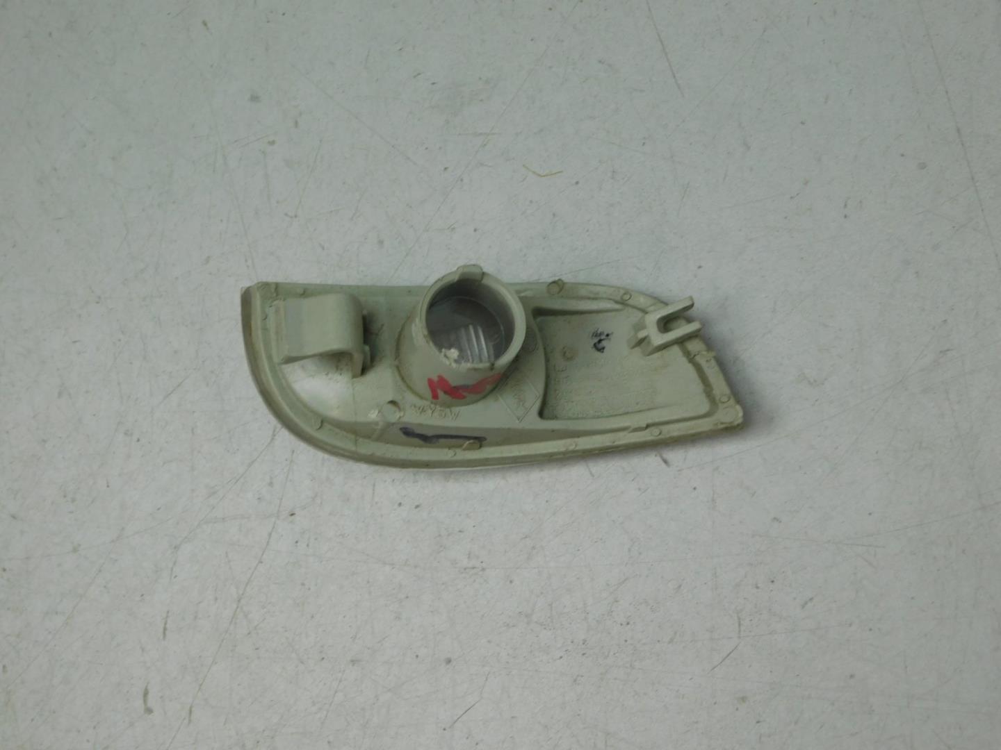 Повторитель поворота белый