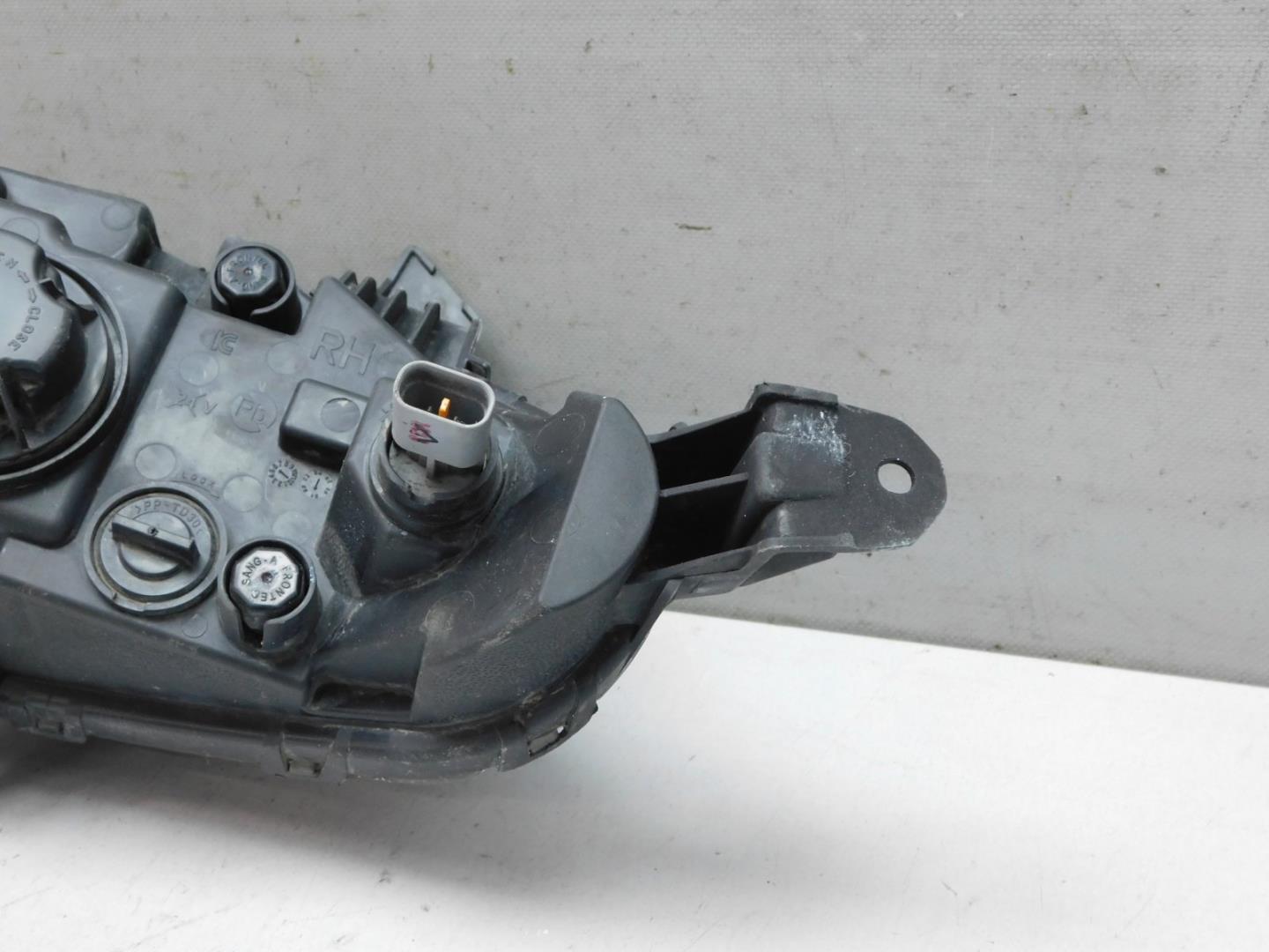 Фара противотуманная правая