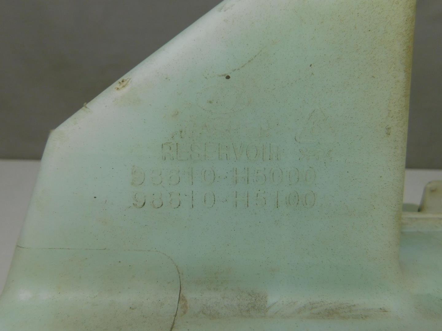 Бачок омывателя лобового стекла