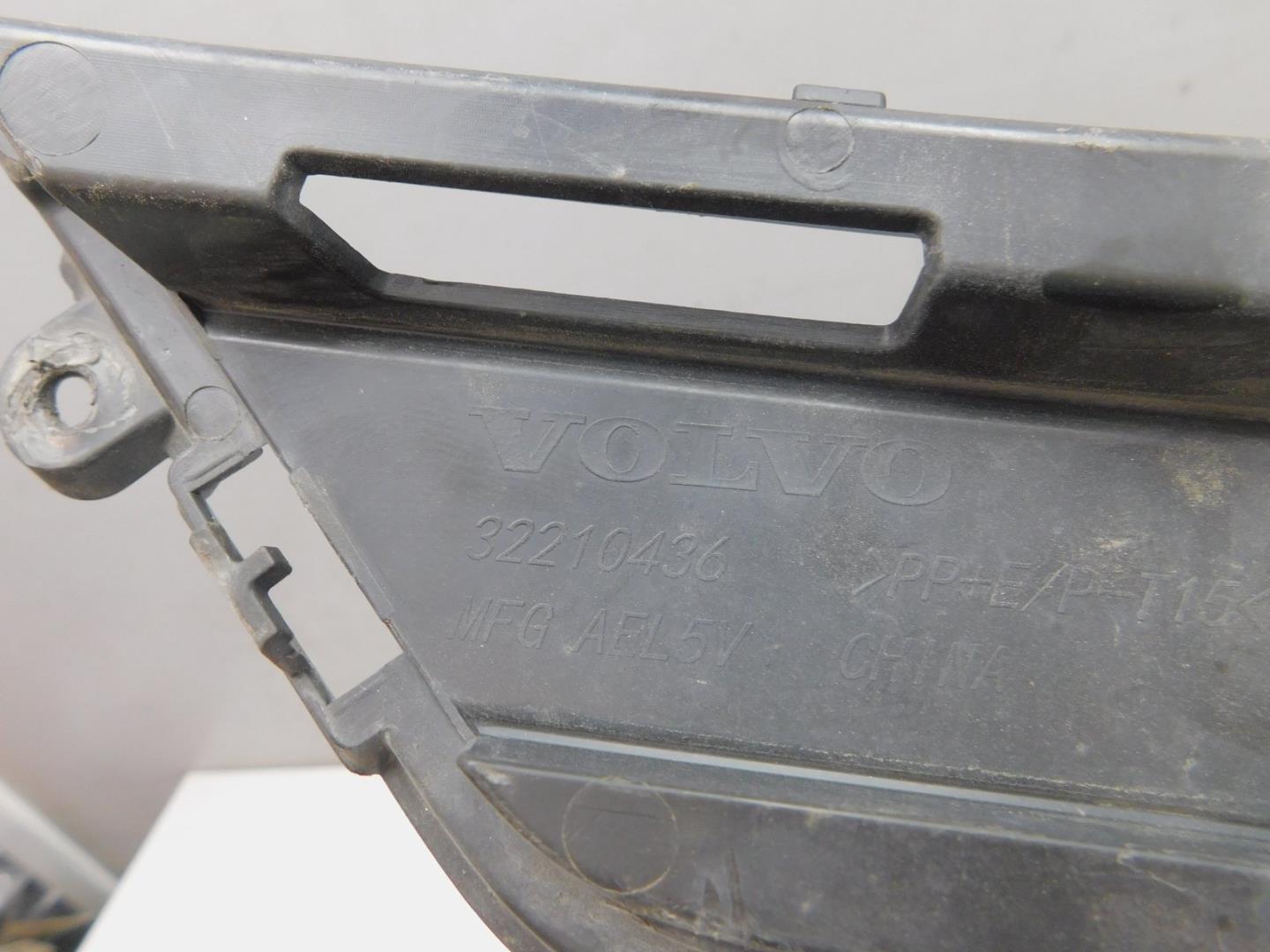 Решетка в бампер центральная