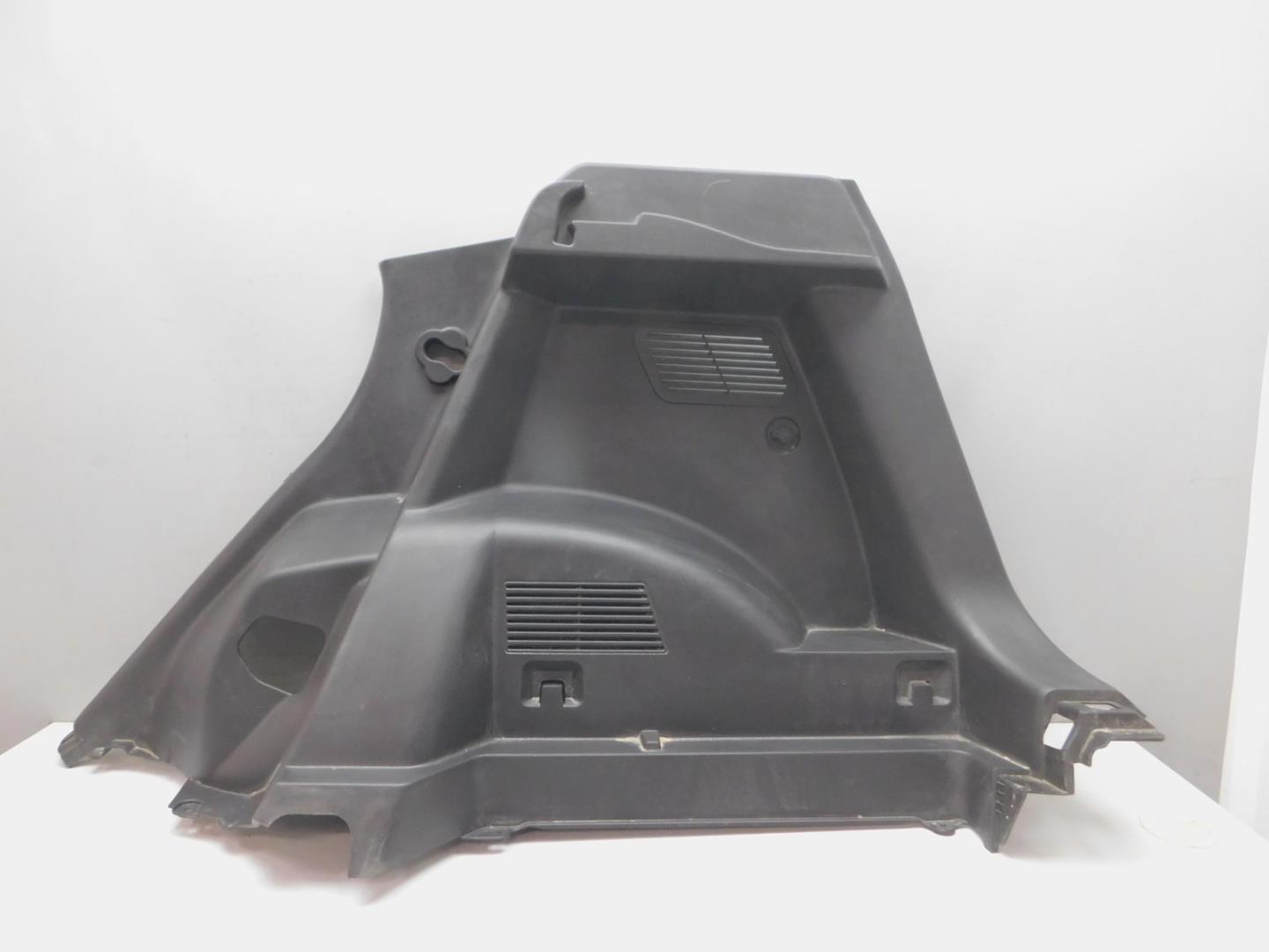 Обшивка багажника