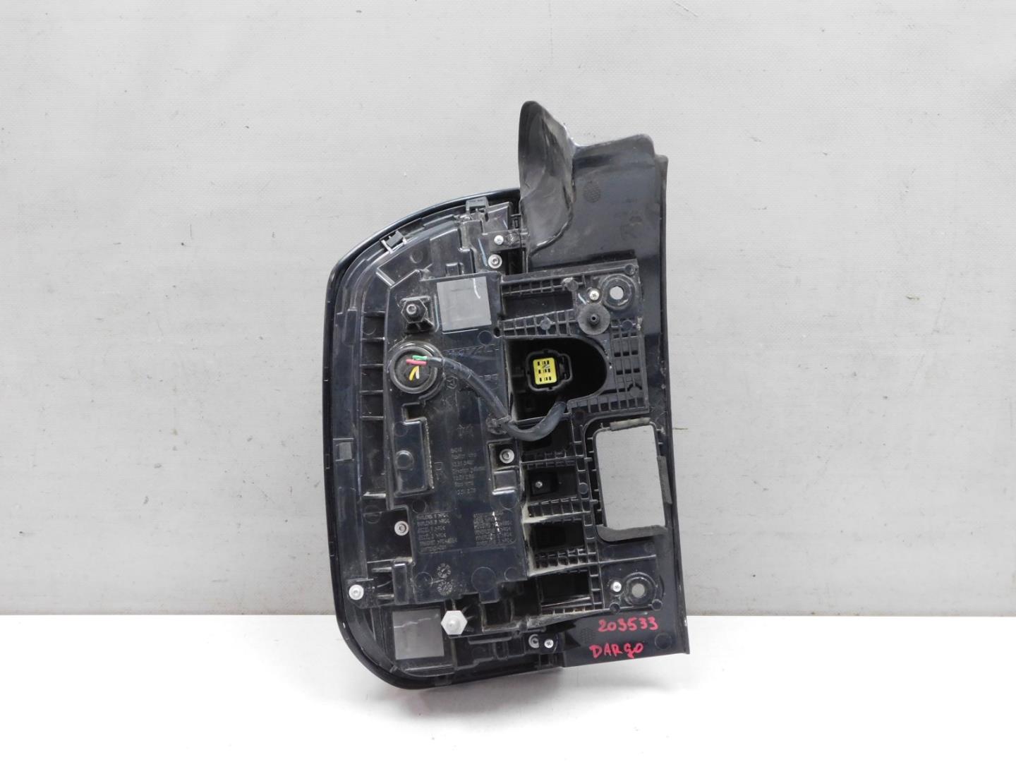 Фонарь задний наружный правый