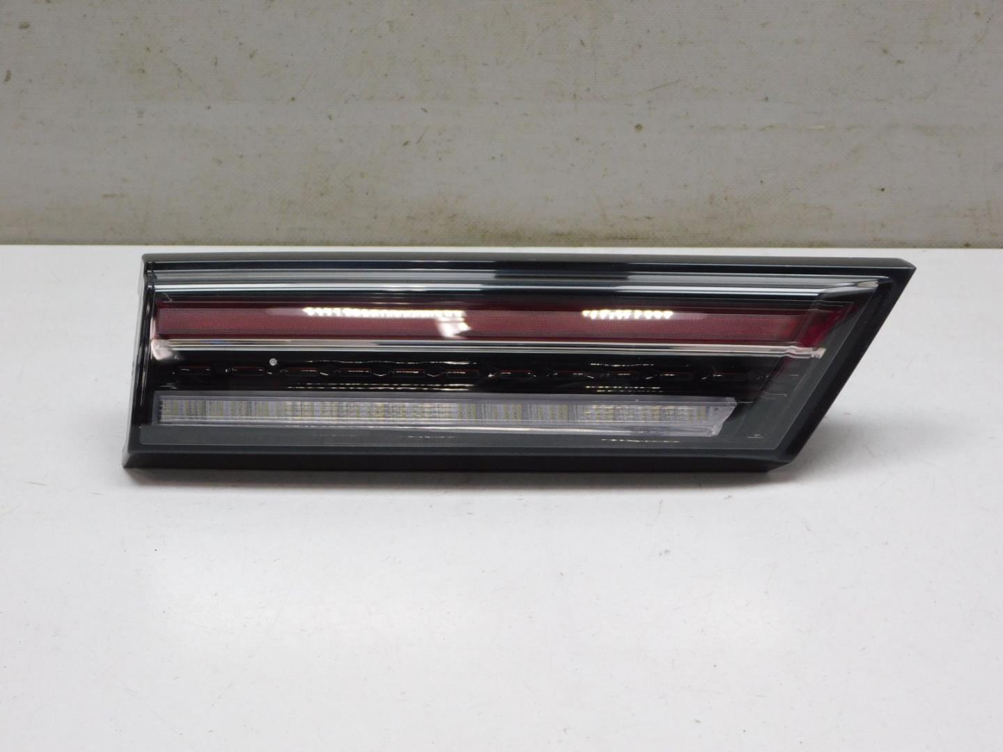 Фонарь задний внутренний левый