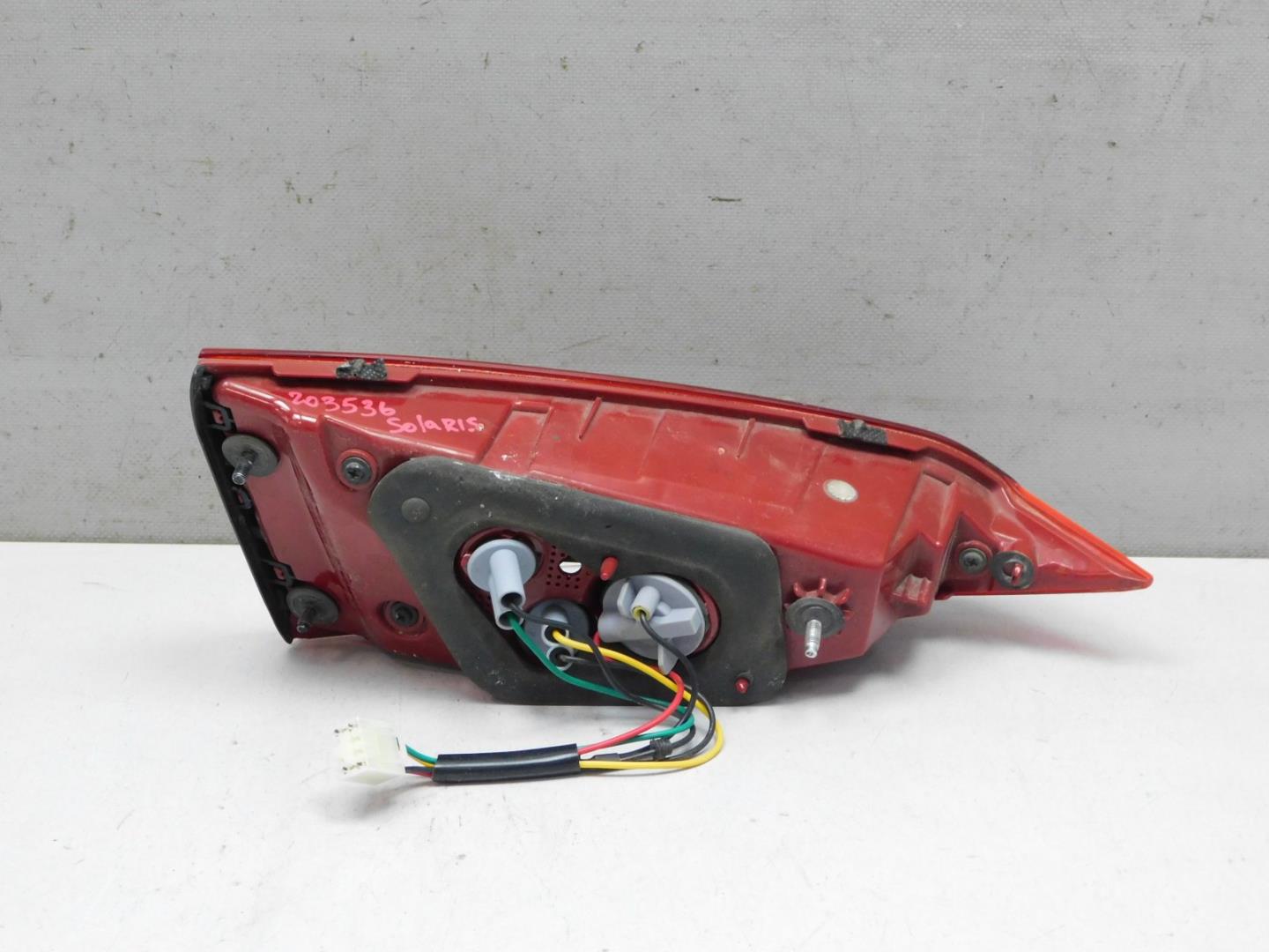 Фонарь задний внутренний правый