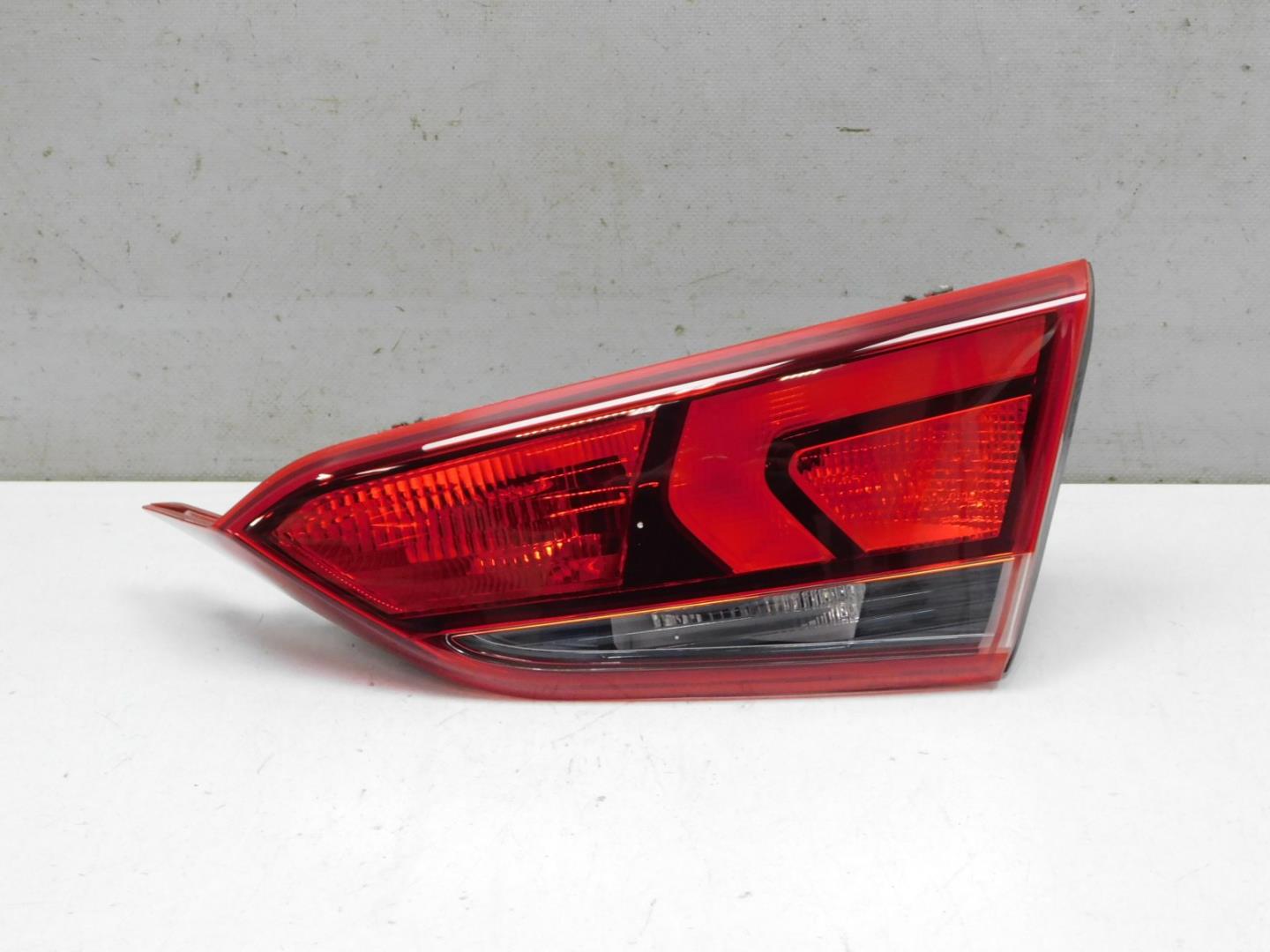 Фонарь задний внутренний правый