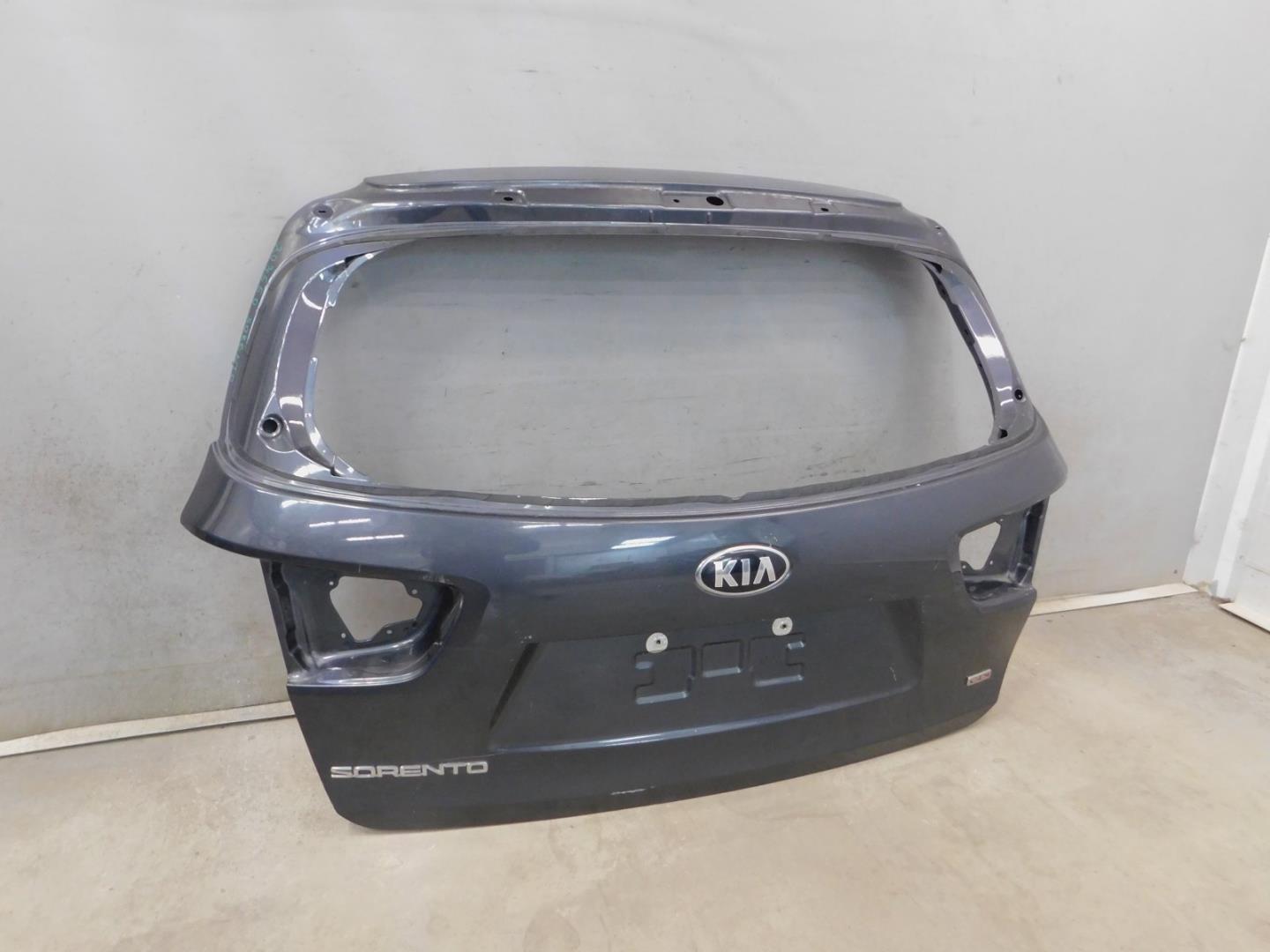 Дверь багажника