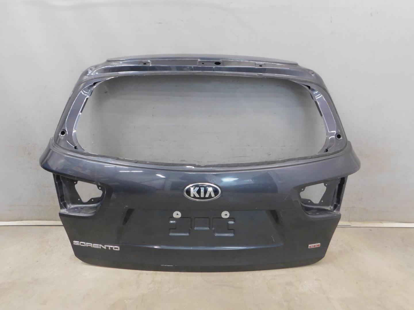 Дверь багажника