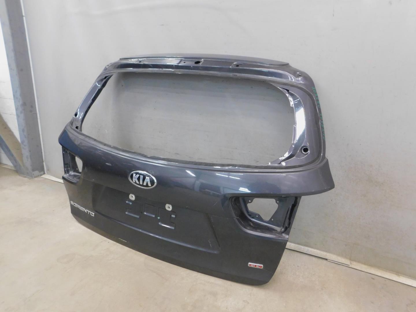 Дверь багажника