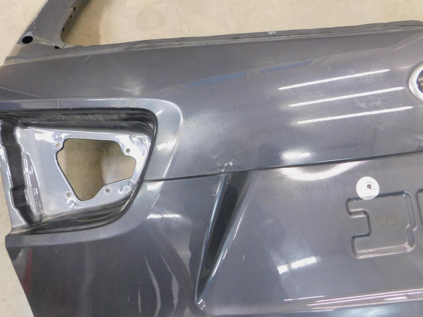 Дверь багажника