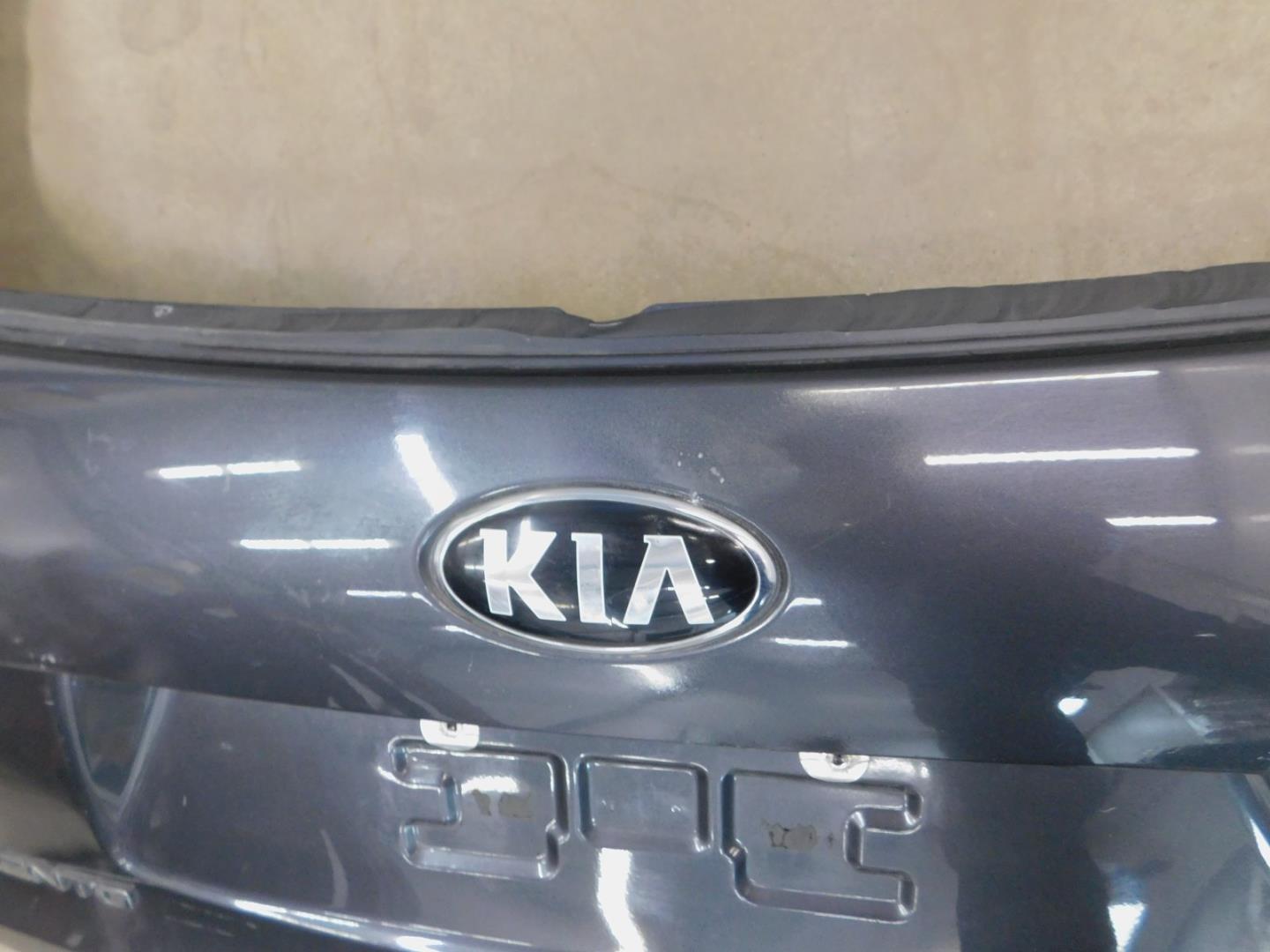 Дверь багажника