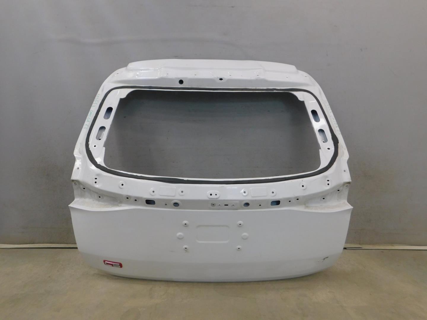 Дверь багажника