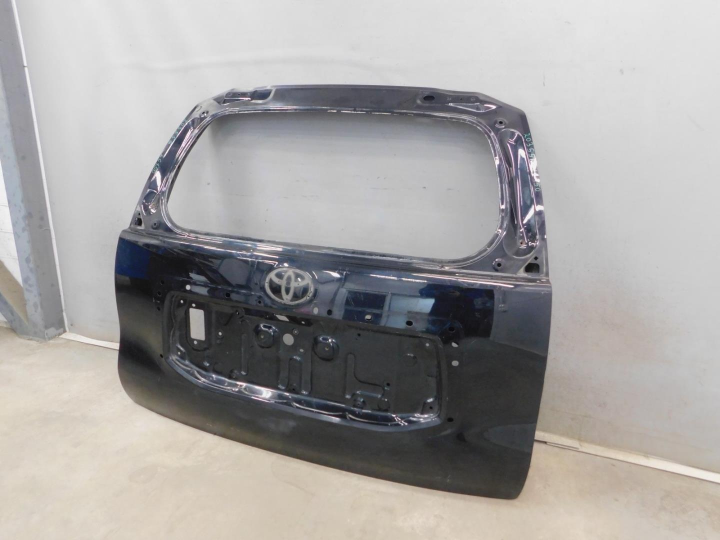 Дверь багажника