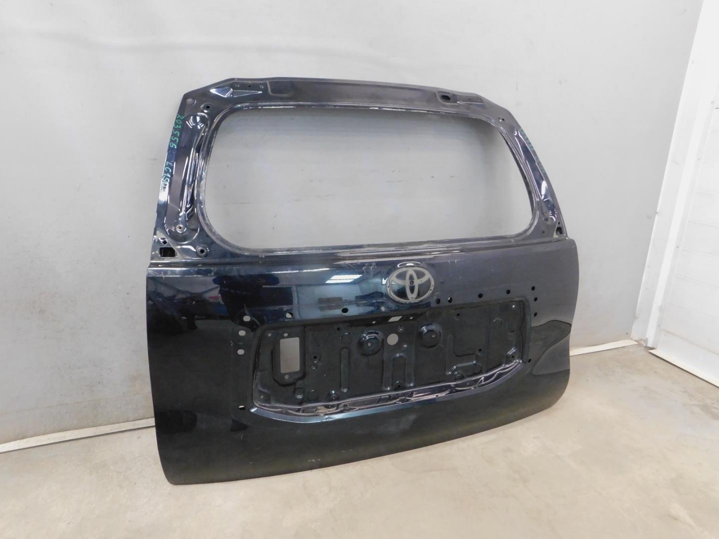 Дверь багажника