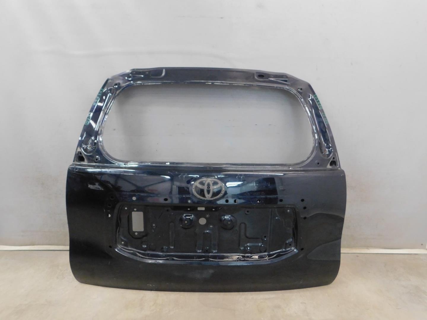 Дверь багажника