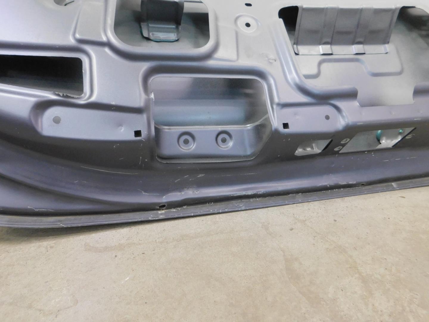 Дверь багажника