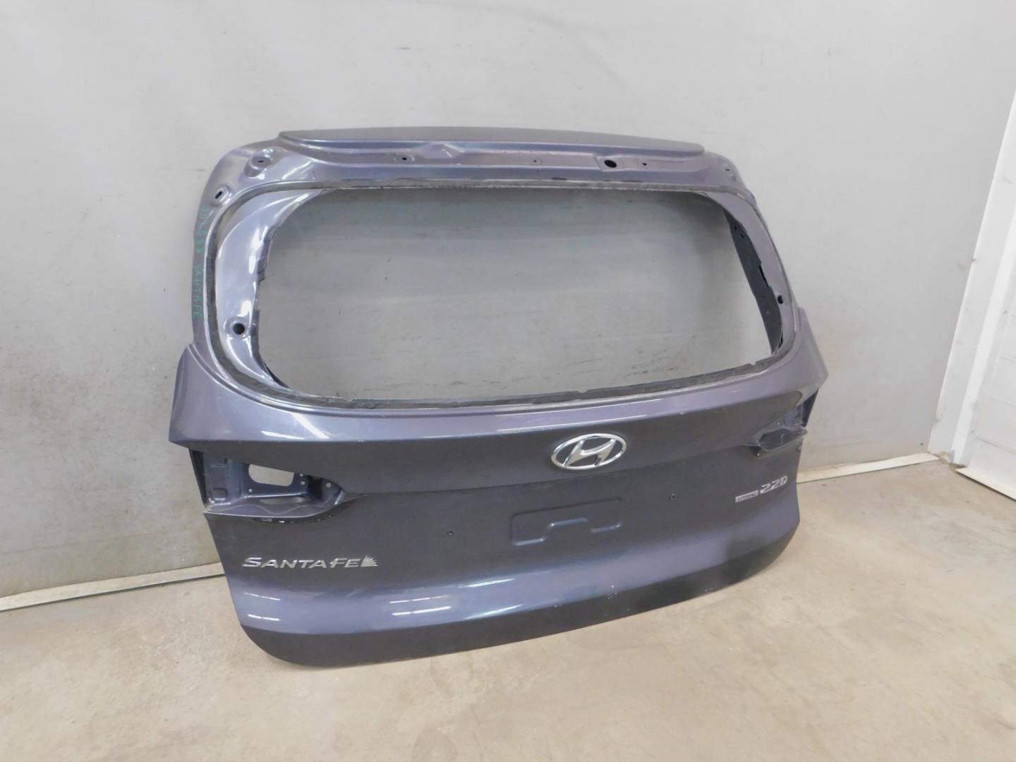 Дверь багажника