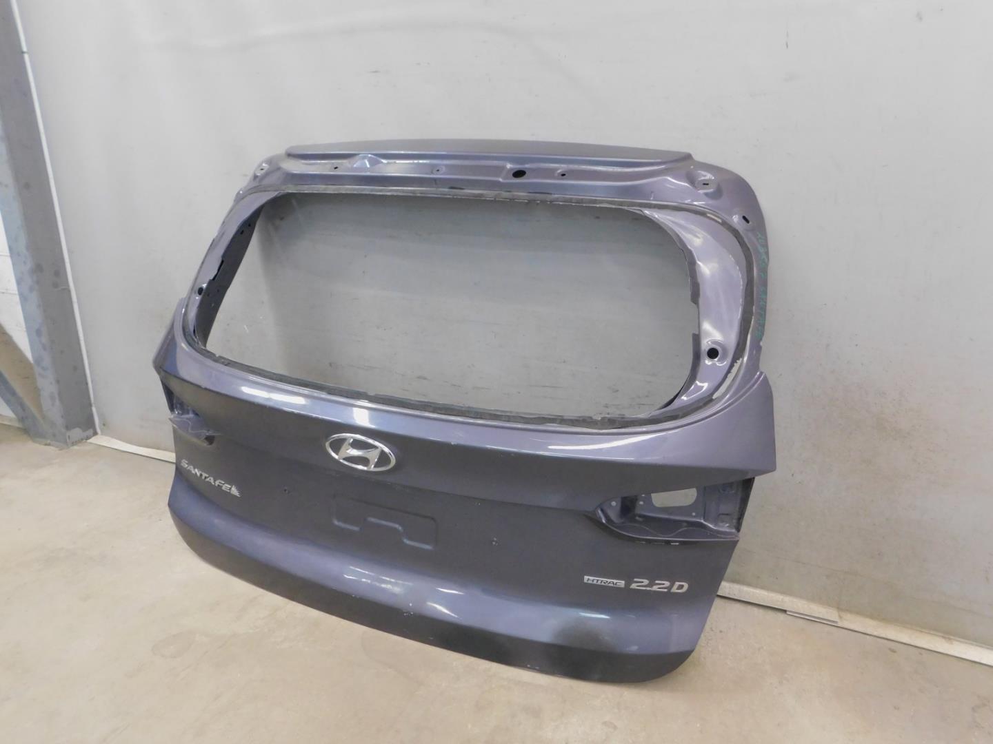 Дверь багажника