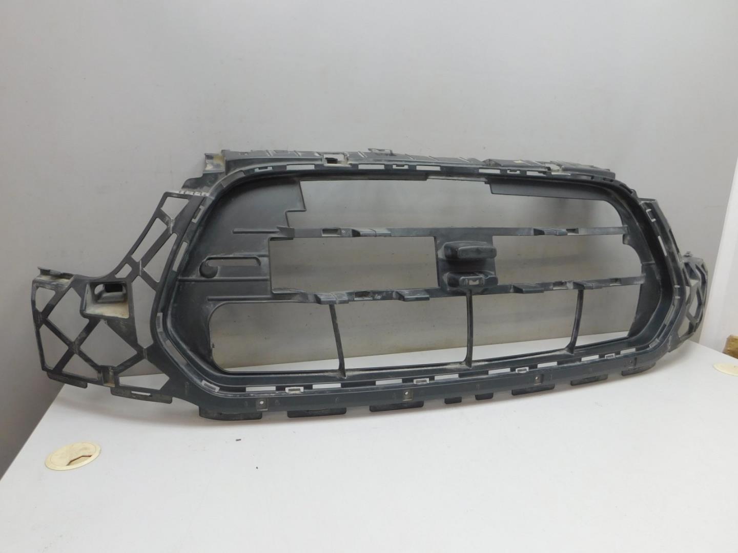 Кронштейн решетки радиатора