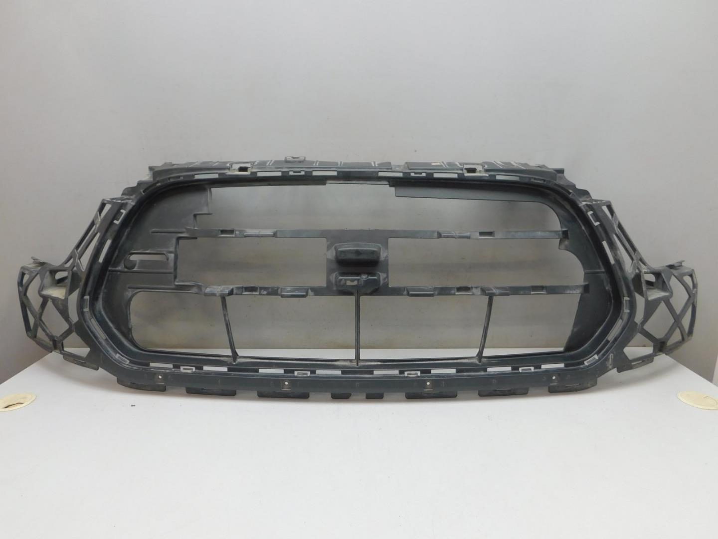 Кронштейн решетки радиатора