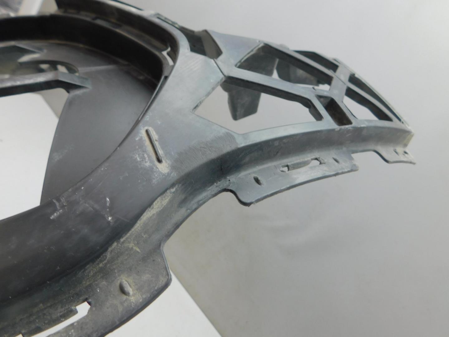 Кронштейн решетки радиатора