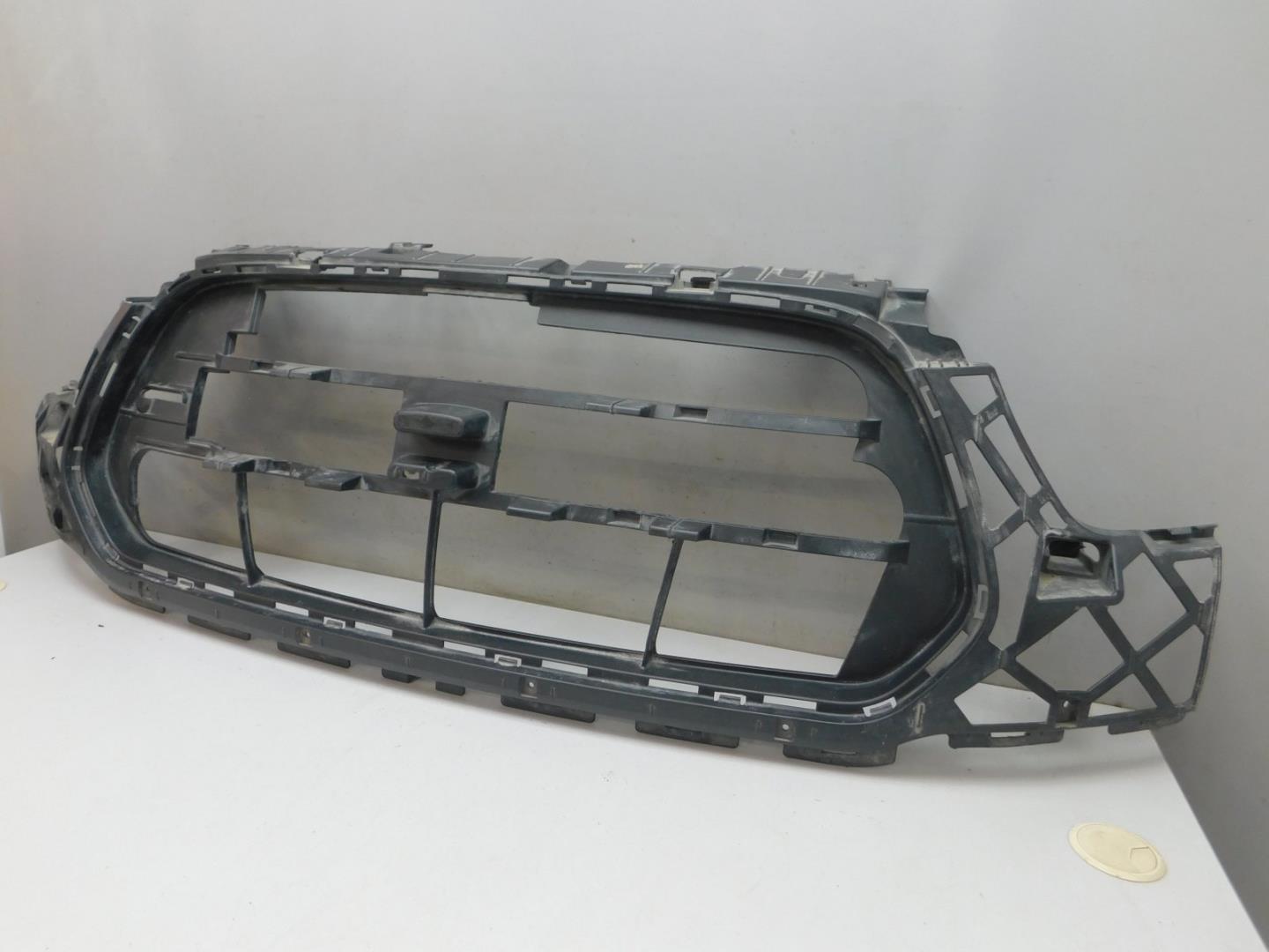 Кронштейн решетки радиатора