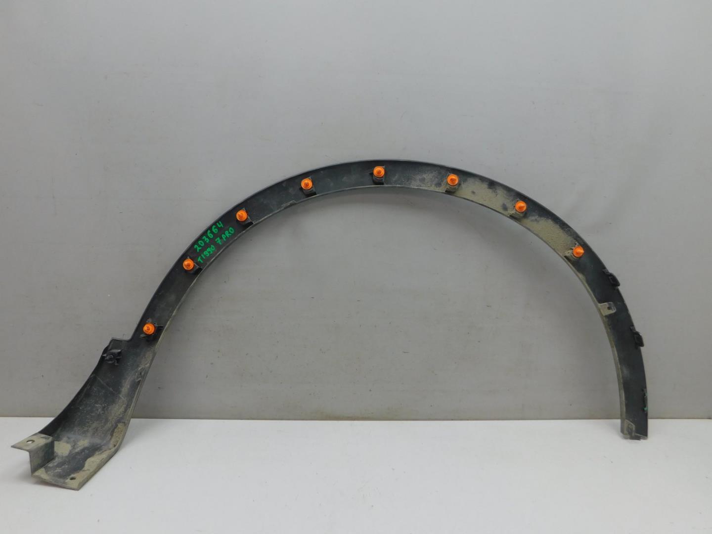 Накладка переднего крыла левого