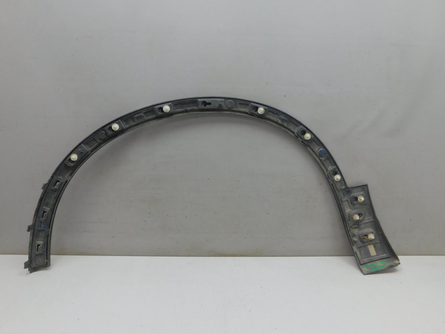 Накладка переднего крыла правого