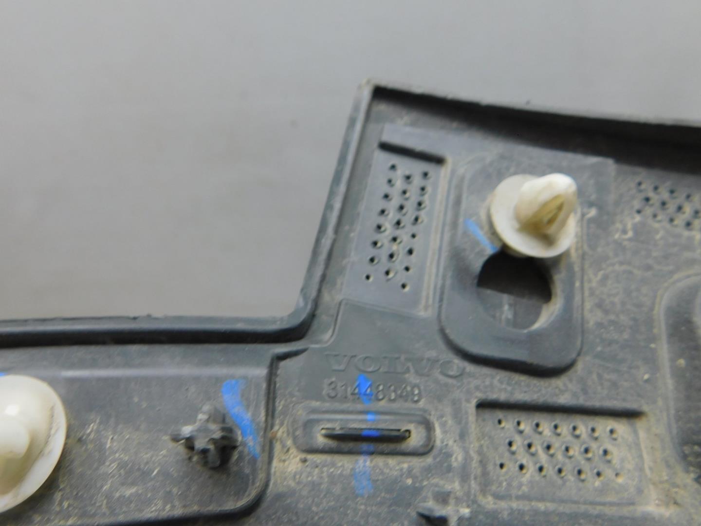 Накладка переднего крыла правого