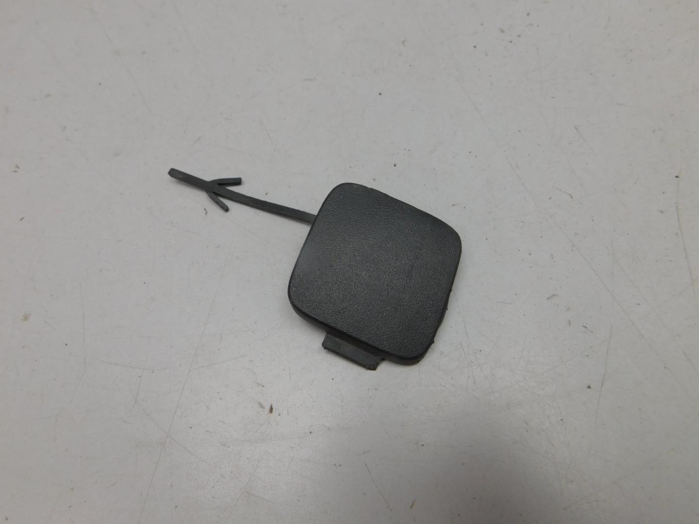 Заглушка буксировочного крюка