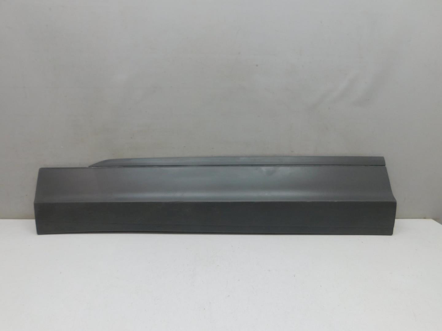 Накладка двери передней левой