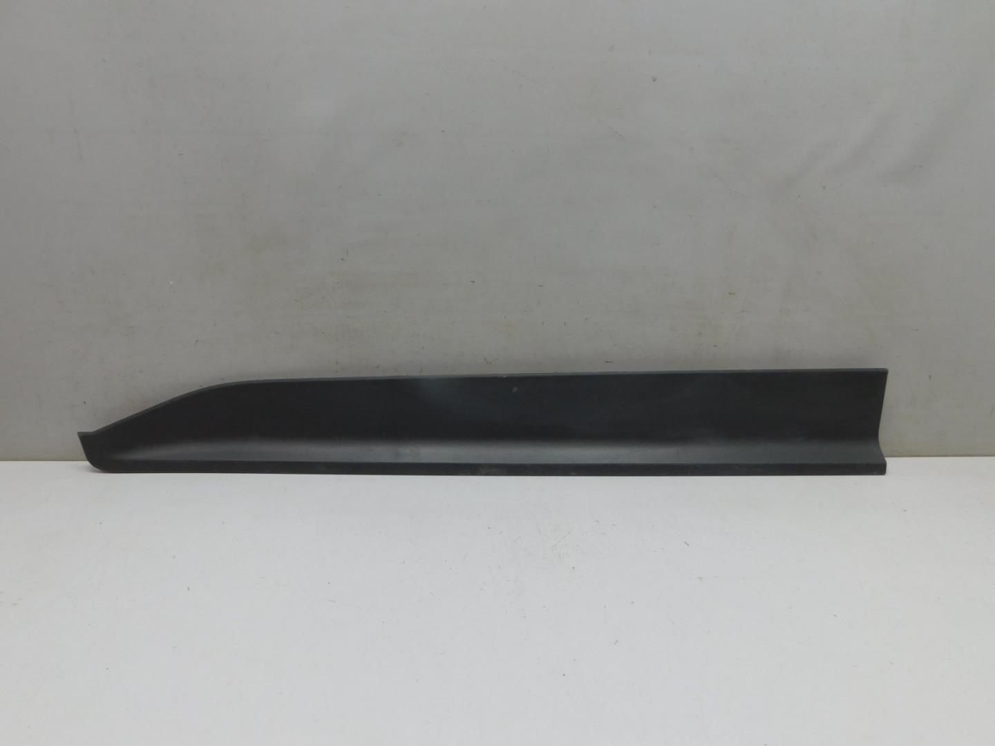 Накладка двери передней левой