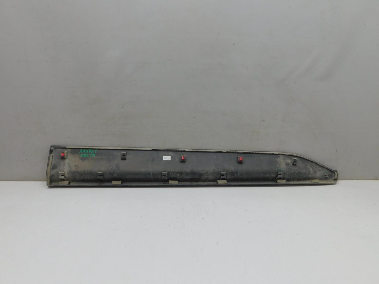 Накладка двери передней левой