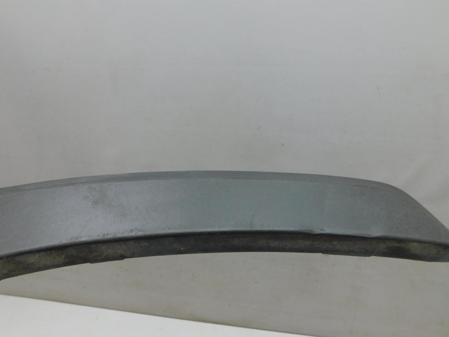 Накладка переднего крыла правого