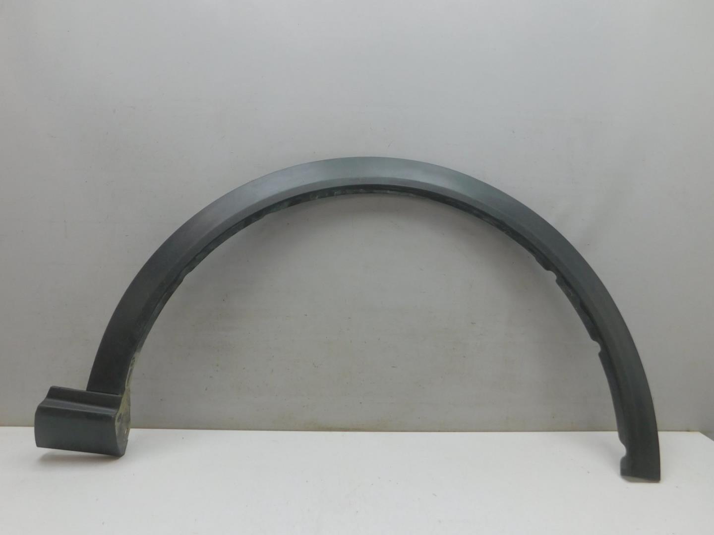 Накладка переднего крыла правого