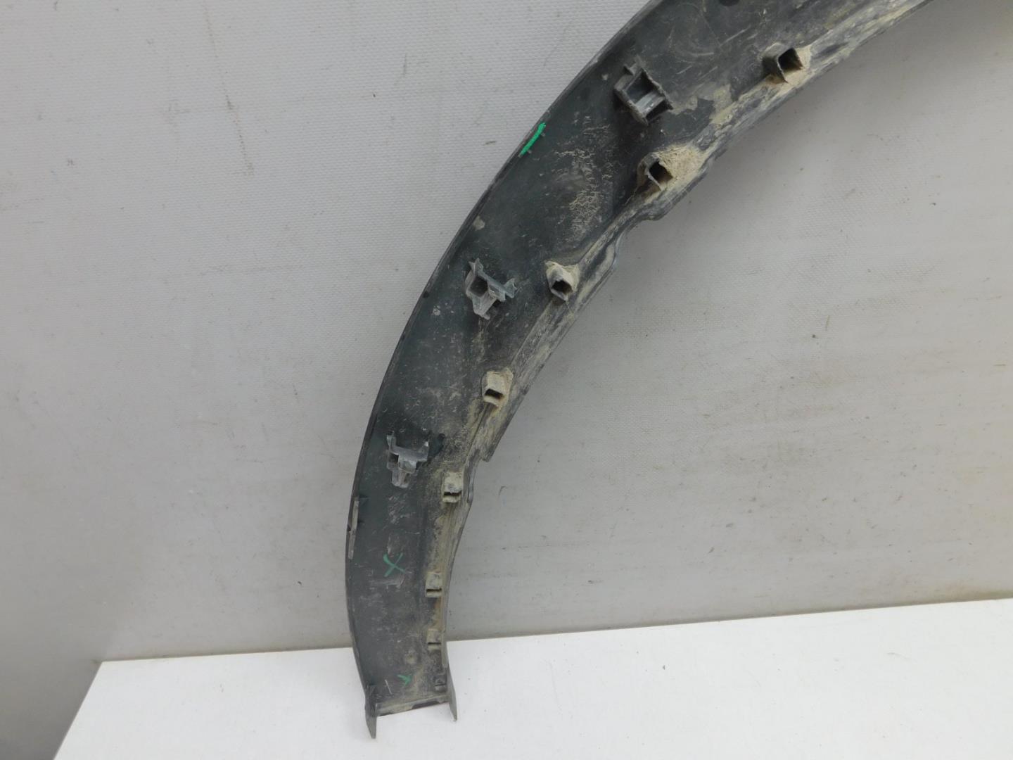 Накладка переднего крыла правого