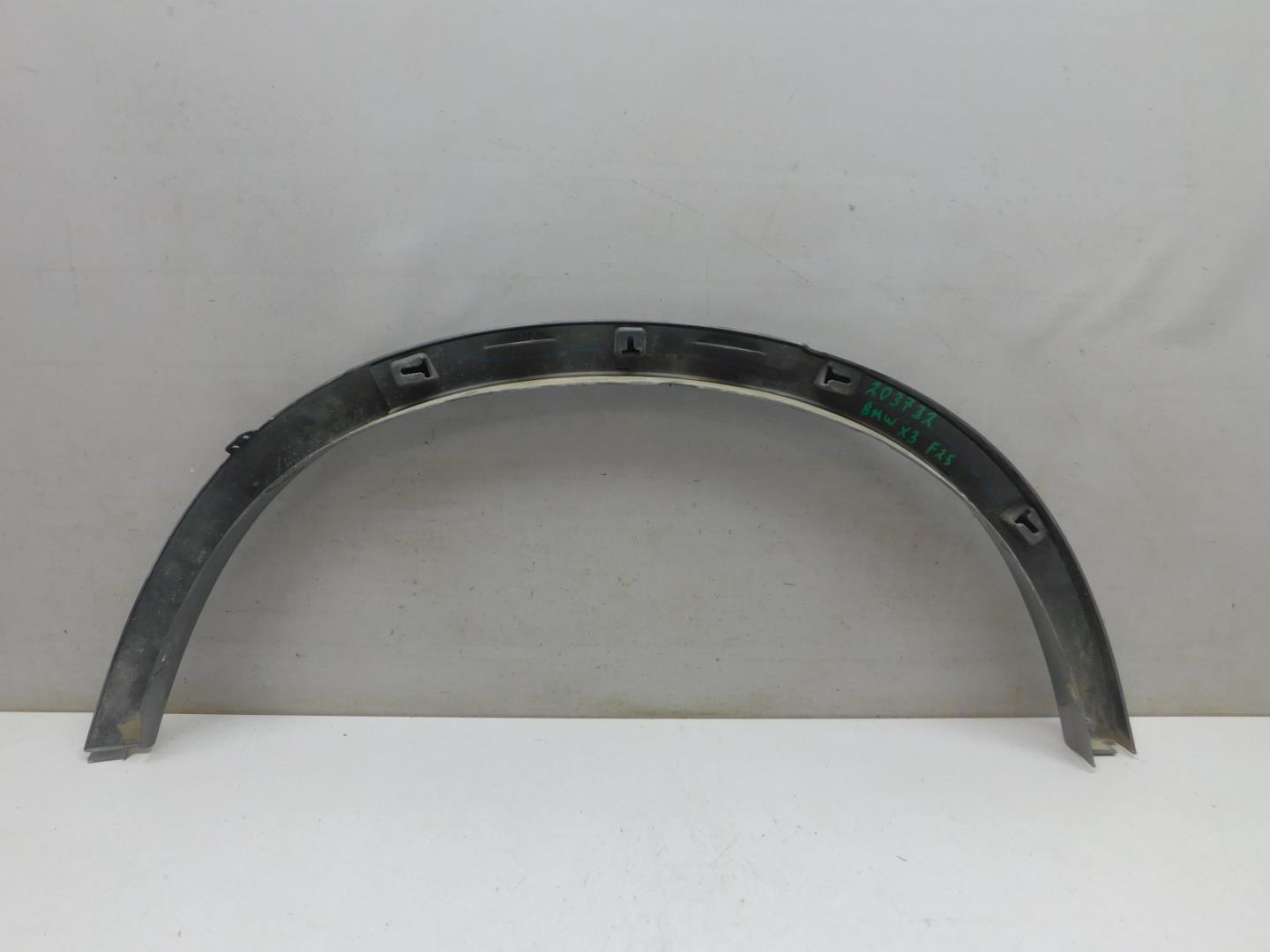 Накладка заднего крыла левого