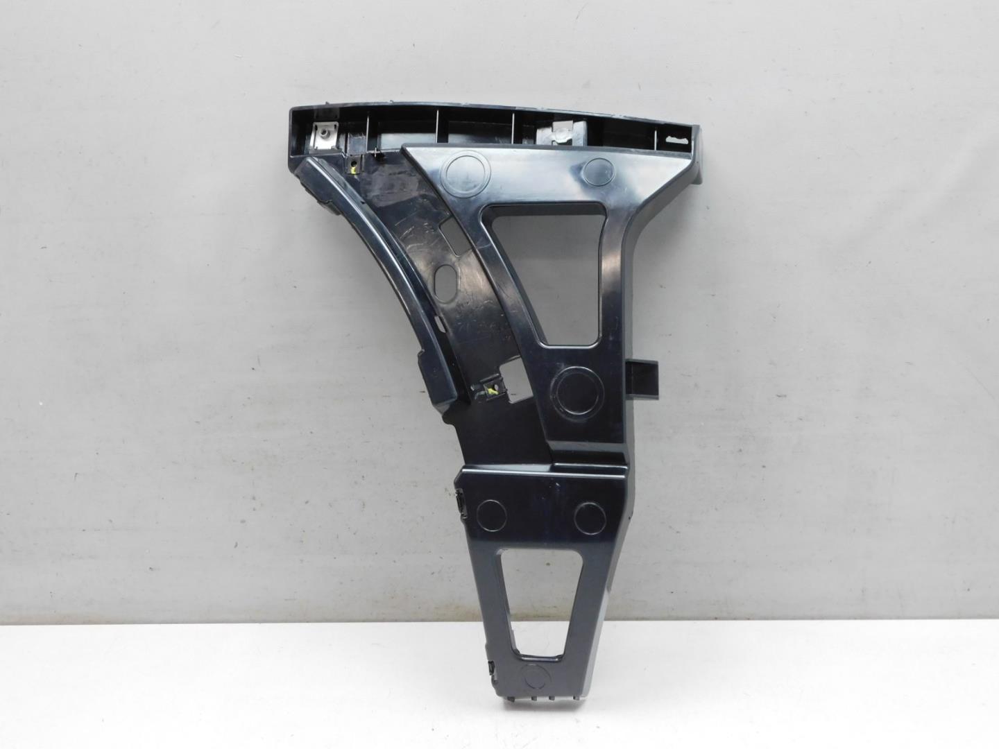 Кронштейн переднего бампера