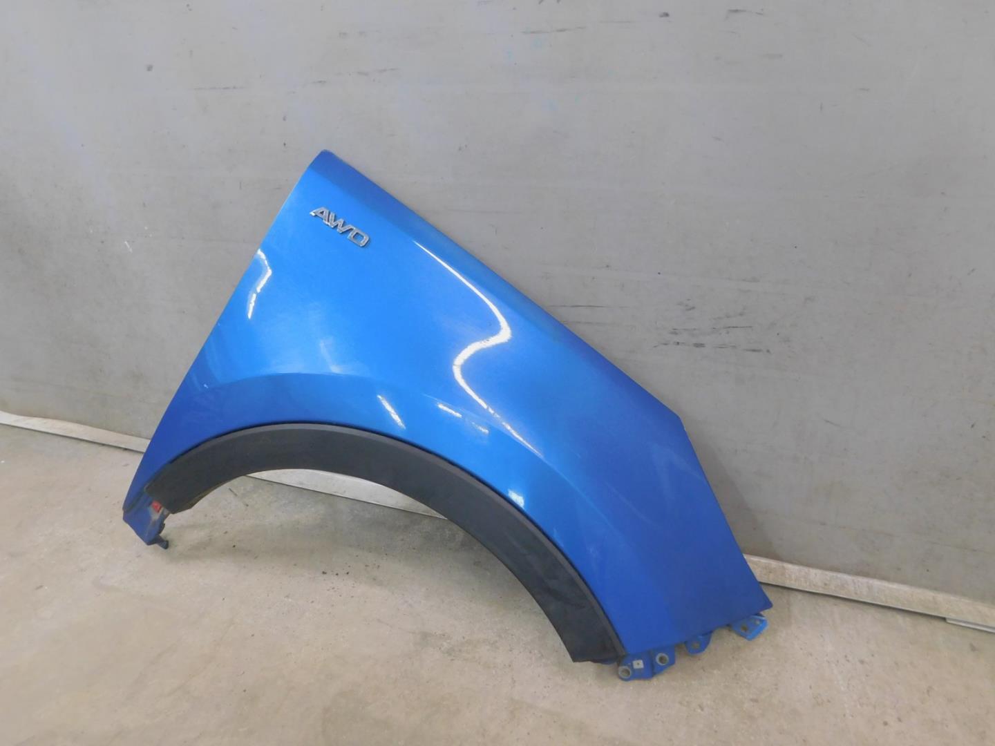 Крыло переднее правое