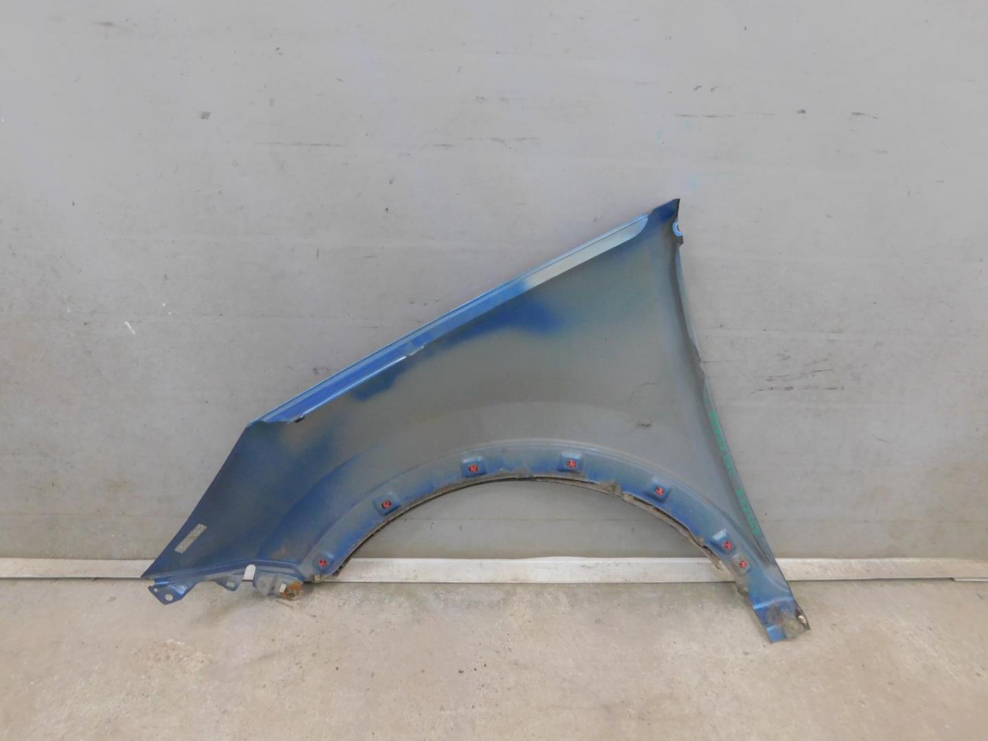 Крыло переднее правое