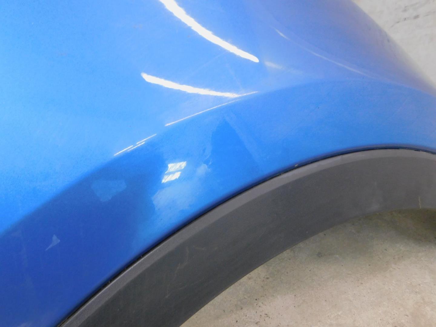 Крыло переднее правое