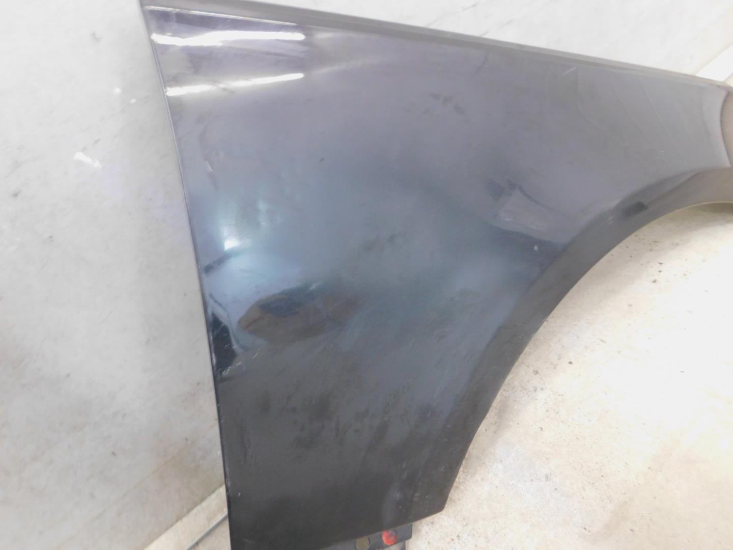 Крыло переднее правое