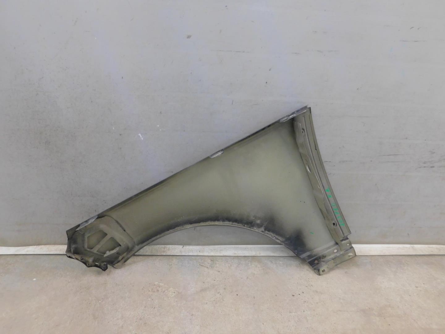 Крыло переднее правое